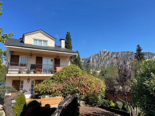 Collbato House | Casa Annie