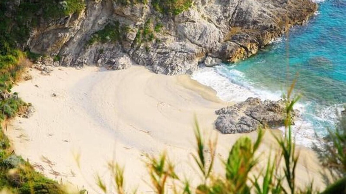 Ricadi House | Casa Antonia, for 4 people, with sea view and access to the beach