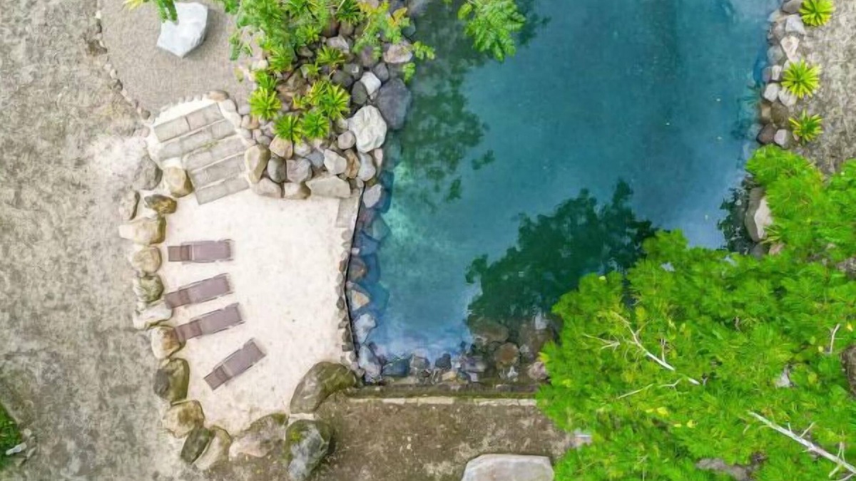 La Fortuna Villa | Casa Aqua Vida, Natural Spring Pool and Majestic Volcano Views!