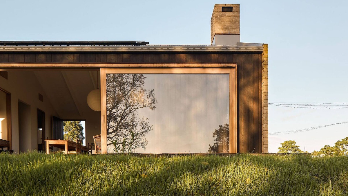 Myocum Cabin | Casa Avalon is a bespoke two bedroom cabin elevated on 11 picturesque acres.