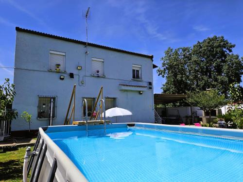 Lardero House | Casa Azul donde se respira tranquilidad