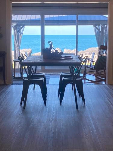 Leamington House | Casa Azul-lakefront