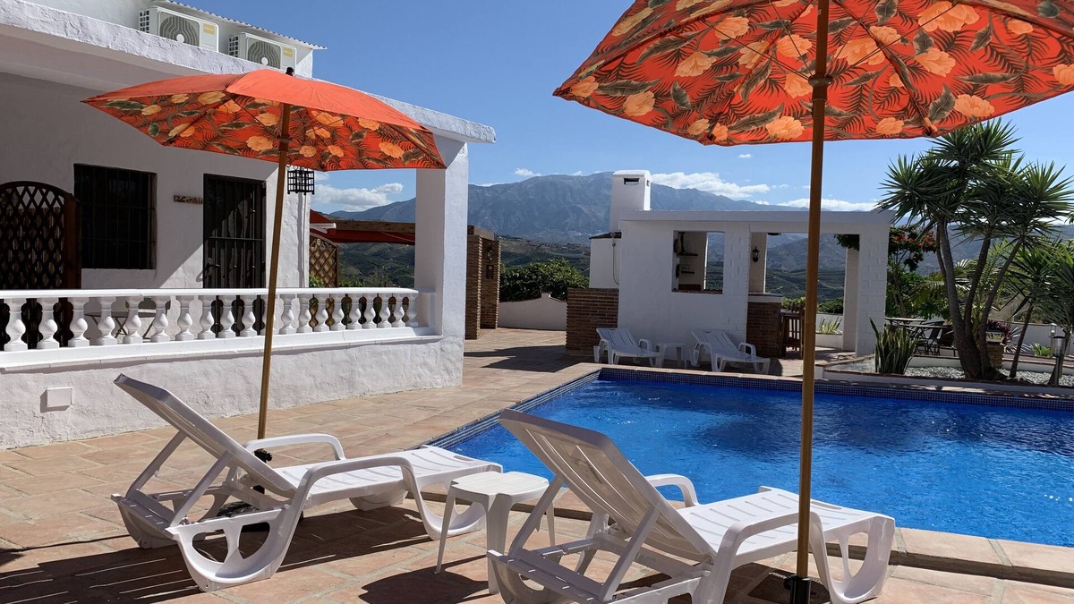 Benamocarra House | Casa Bambu Resort