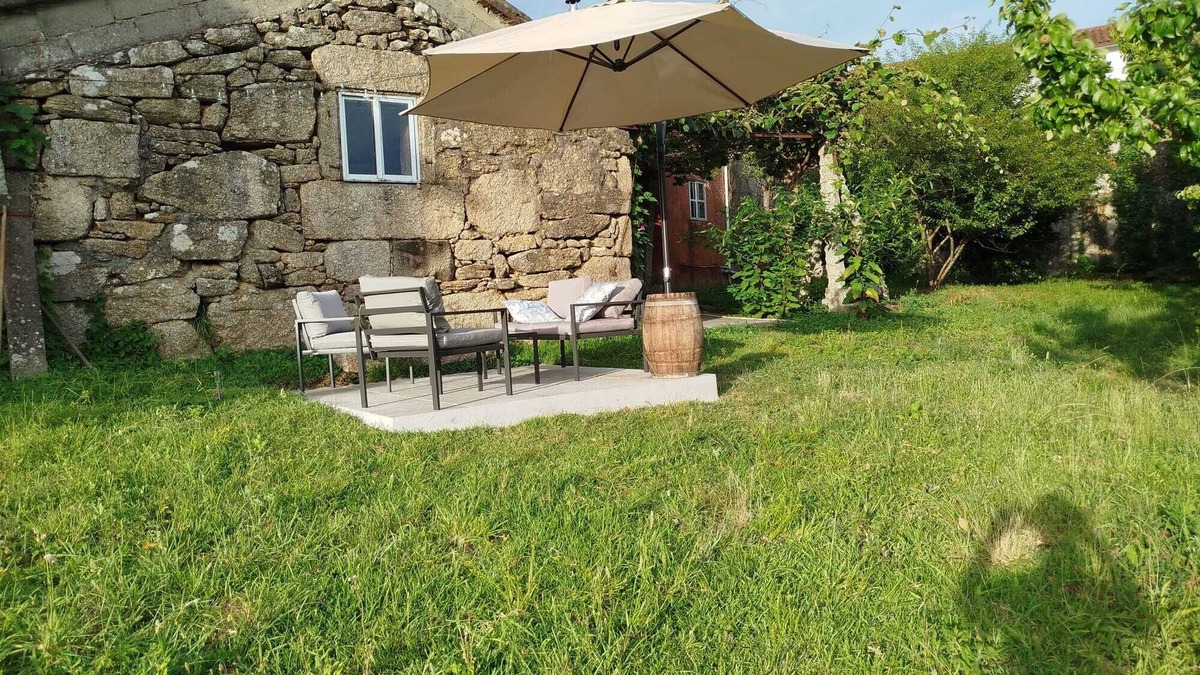 Tui House | Casa bandulu, charming and sustainable rural house next to the Miño River