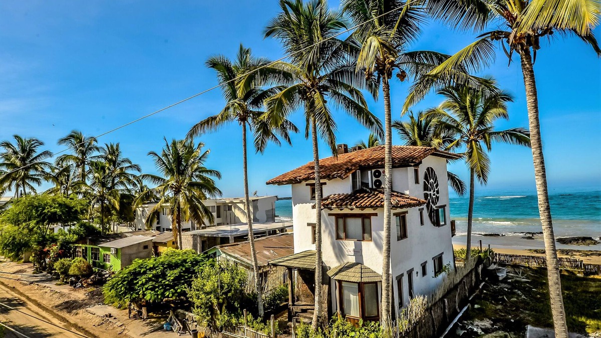 Puerto Villamil House | Casa Baronesa Waterfront Villa