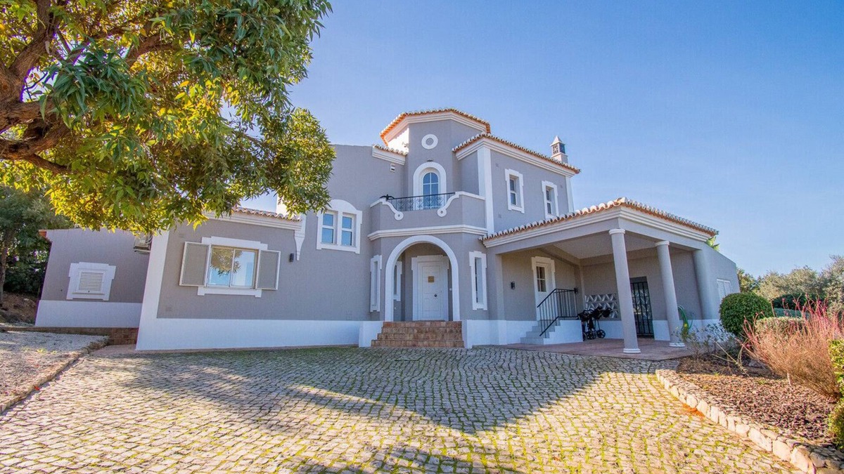 Estombar Villa | Casa Bela Vista: Elegant and spacious villa on Gramacho golf