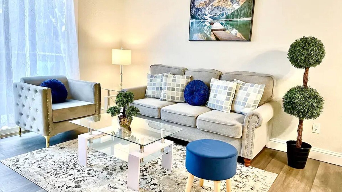 Federal Way Apartment | Casa Bella Homes-top floor condo unit, centrally located, home away from home