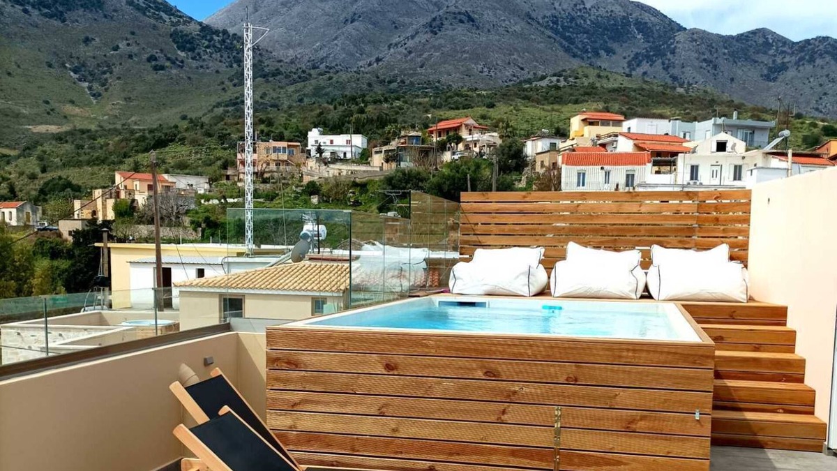 Kournas House | Casa Belvedere | Apartment with heated Rooftop pool and Sea View