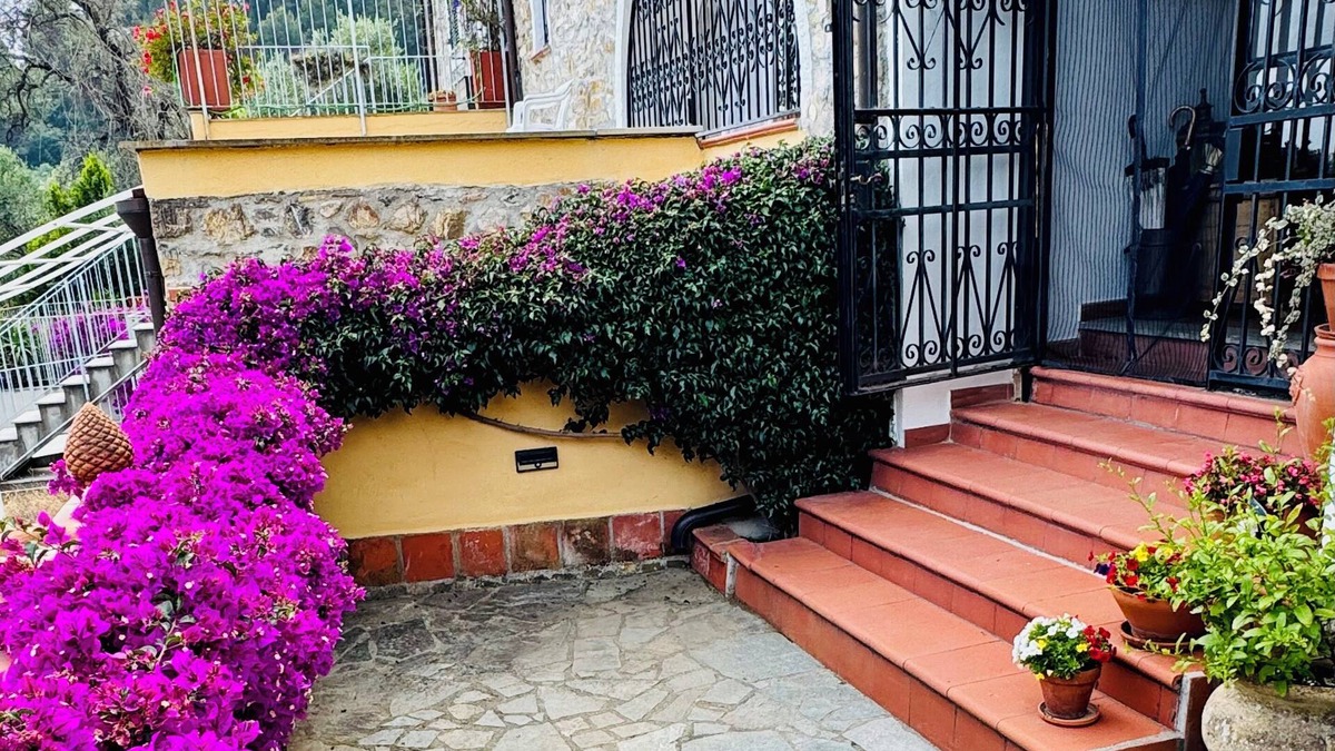 Diano Castello House | Casa Belvedere