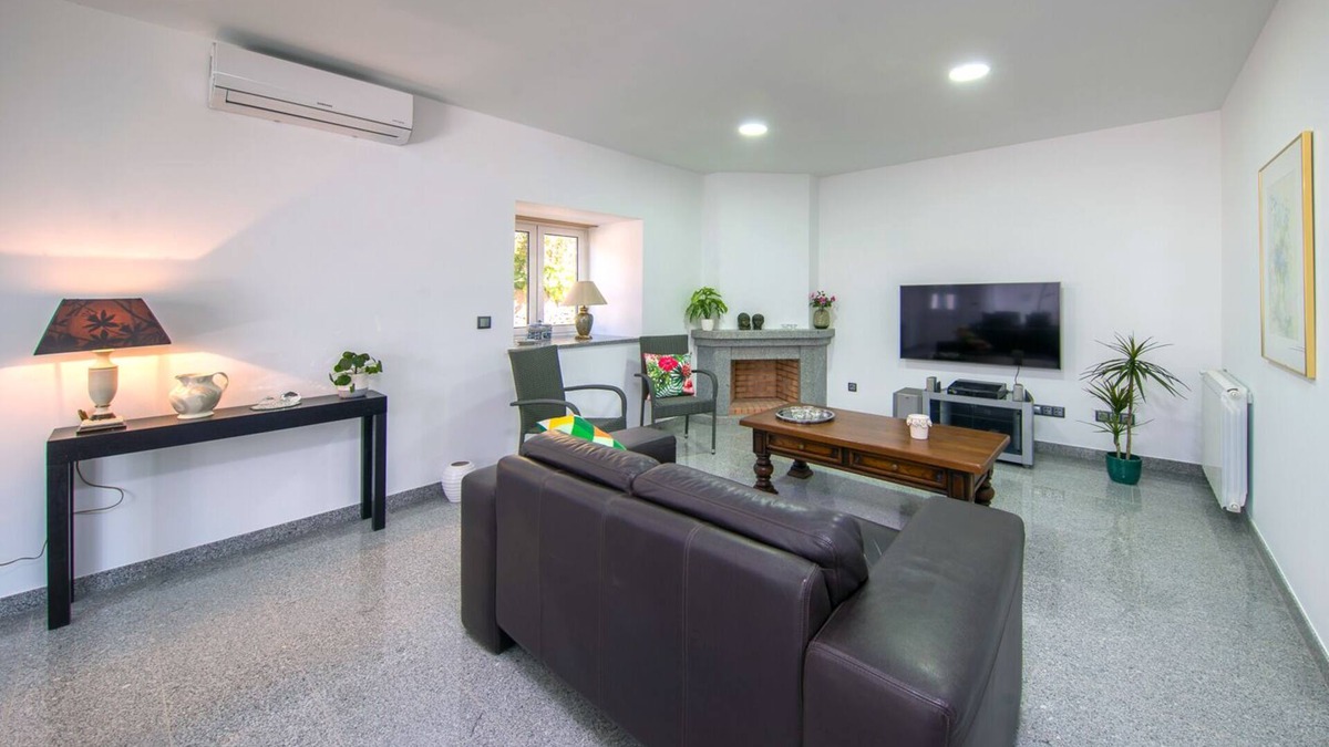 Vila Nova de Poiares House | Casa Bem Estar - Moradia T3 Privada com Piscina,terraço num Local Sossegado