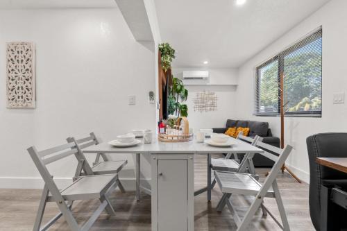 Edgewood Apartment | Casa Bethel Just 6 minutes from Fort Lauderdale Airport and 10 minutes from the beach
