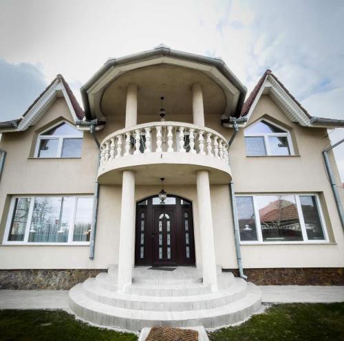Oradea House | Casa BLANCO