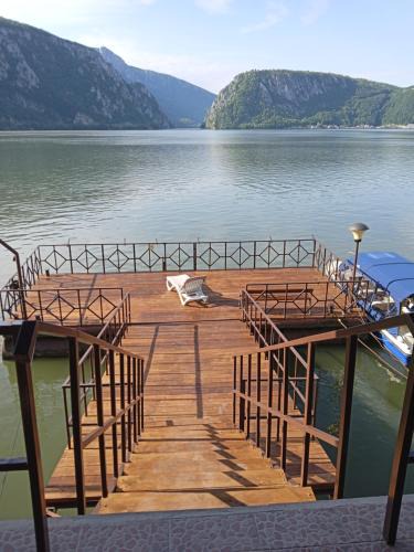 Dubova House | Casa Bobo Dubova
