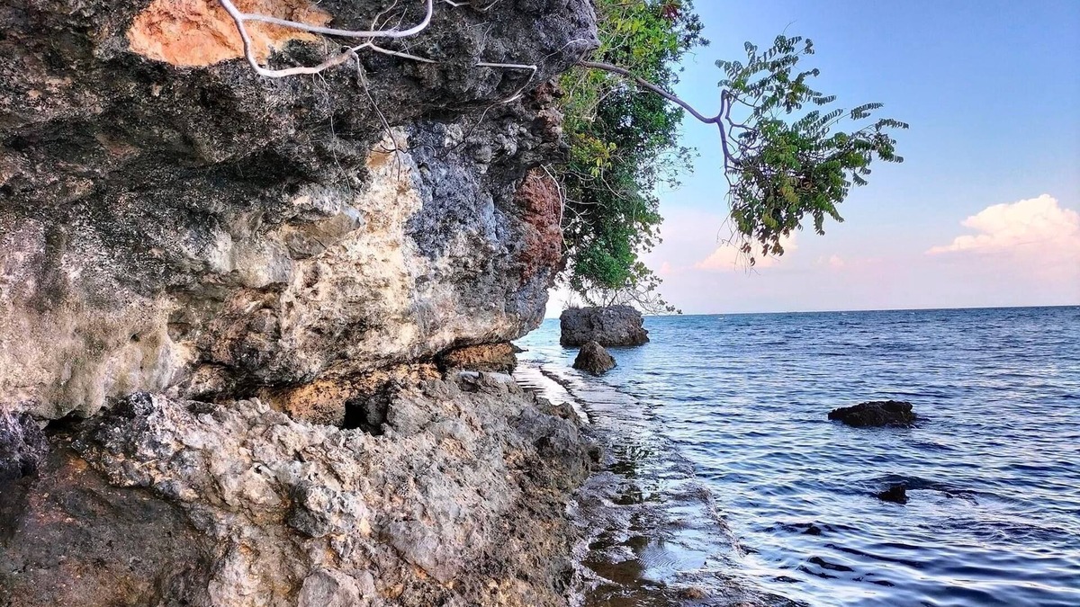 Alaminos House | Casa Bolo with Private Beach near Hundred Islands