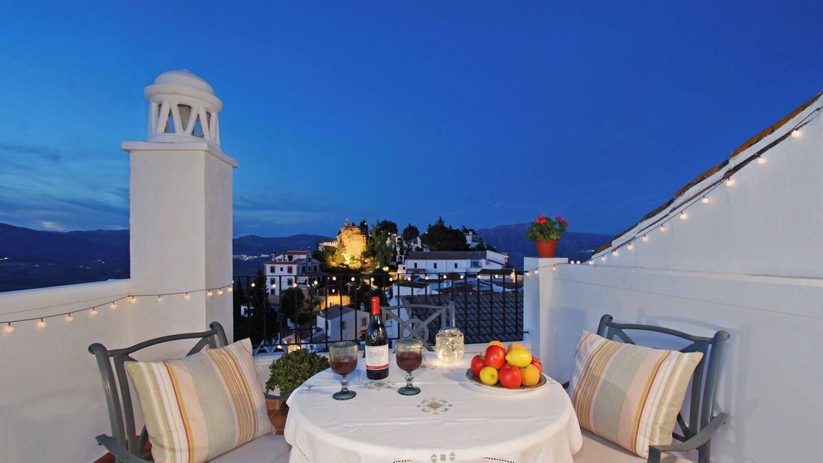 Comares House | Casa Bonita, an authentic Andalusian village experience. Pets-hispeed WIFI-airco