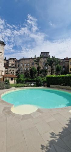 Mologno House | Casa Brown - con piscina privata -
