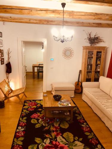Ucea de Jos House | Casa bunicilor