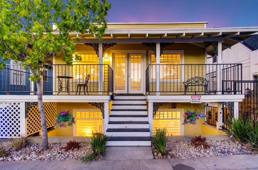 Bridgeview Apartment | Casa California - Backyard, BBQ, Firepit & Near Beaches