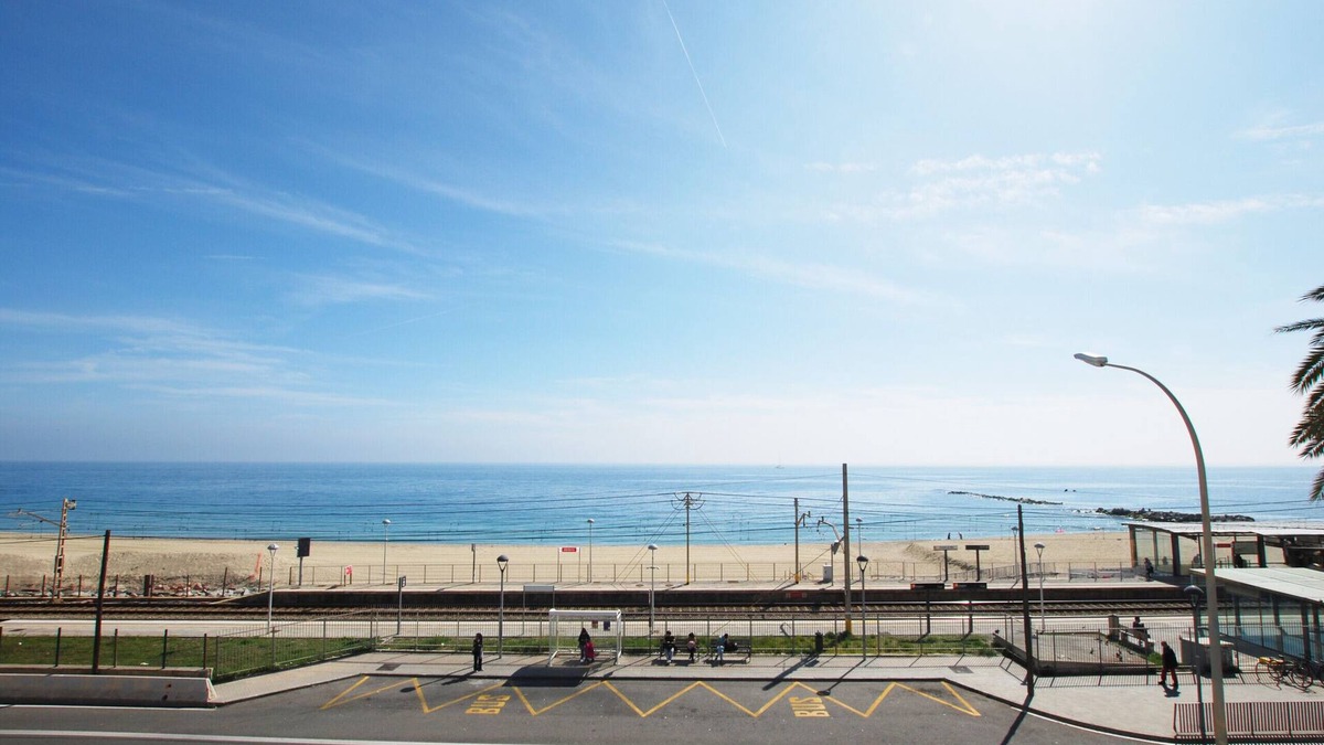 Premia de Mar Apartment | Casa Cami Ral - In front of the beach and train station