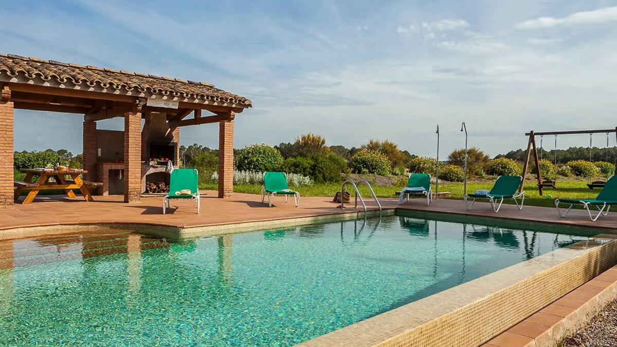 Galliners Villa | Casa Castelot - Beautiful and Peaceful Surroundings, Pool, 25 km to beach