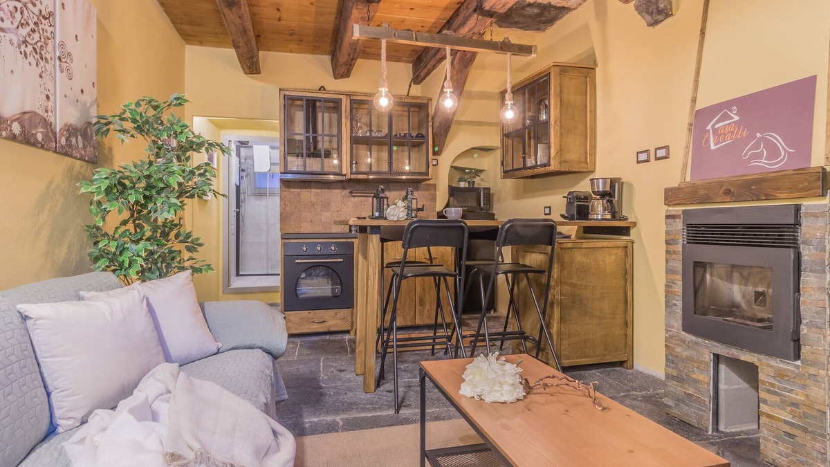 Fiumelatte Apartment | Casa Cavalli VarennaHolidays