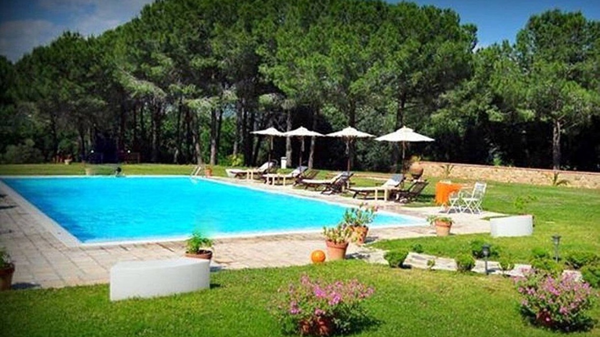 Castellabate House | Casa Cedrina B: A welcoming apartment that is part of a villa surrounded by the greenery, with Free WI-FI.