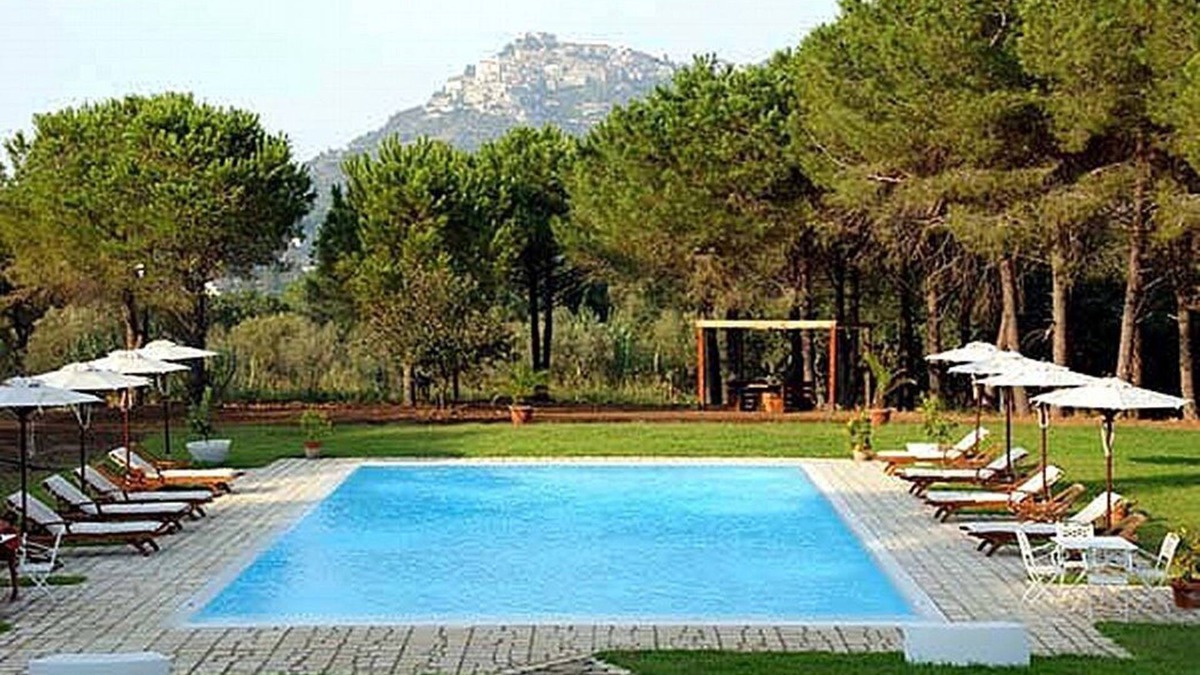Castellabate House | Casa Cedrina C: A welcoming apartment that is part of a villa surrounded by the greenery, with Free WI-FI.