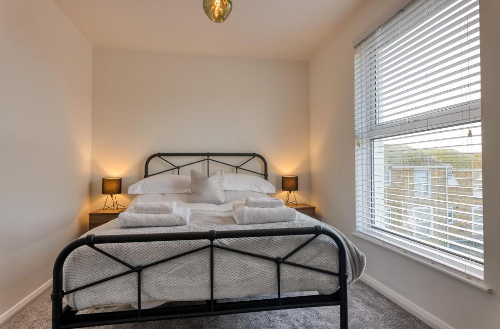 Ramsgate House | Casa Cella - Centrally located 4 bedroom house with private driveway and garden