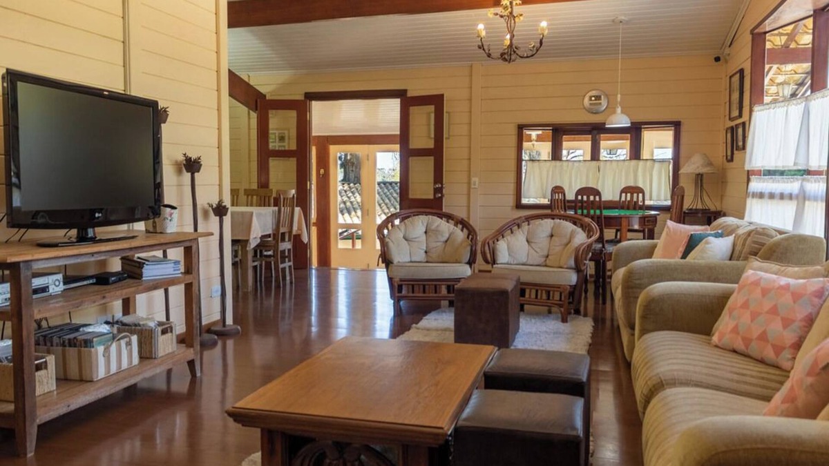 Alto da Boa Vista House | Casa Charmosa com Lareira e Espaço de Lazer