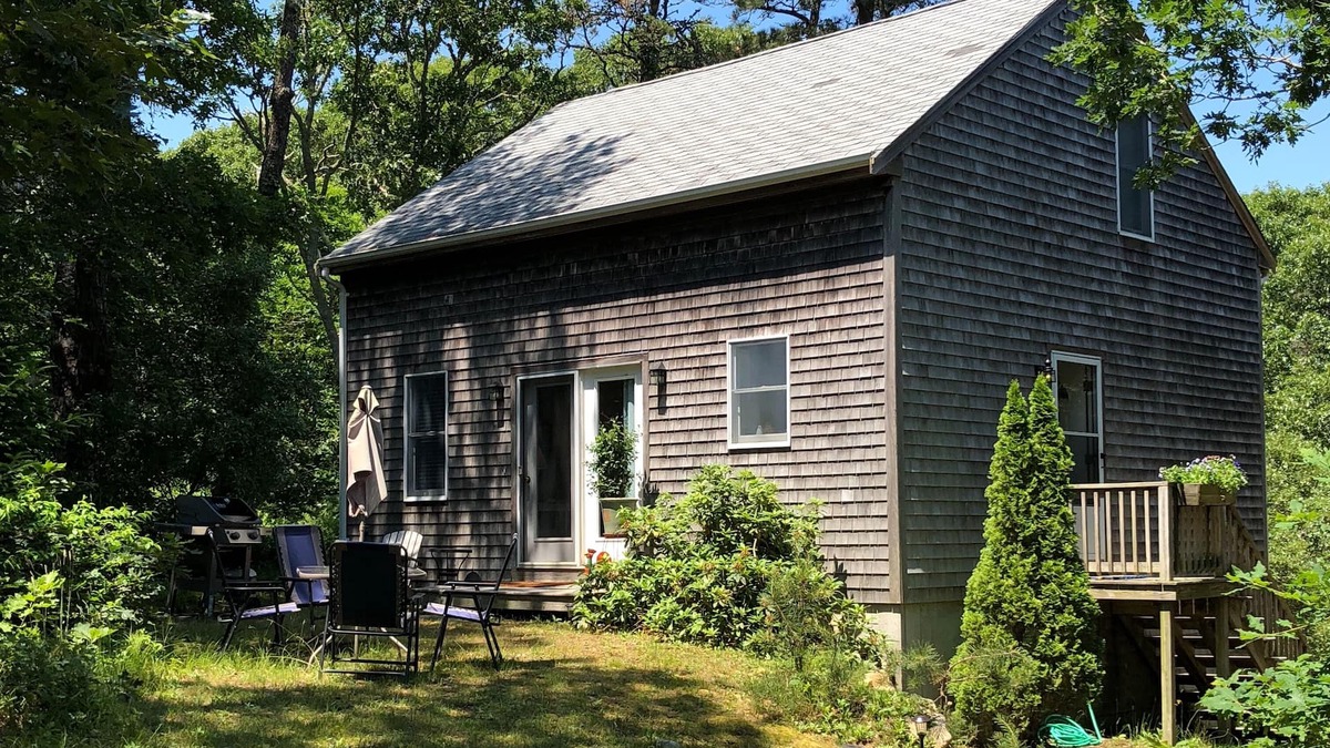 Edgartown House | Casa Chica is a charming cottage, nestled in the woods. Think beach or R & R!