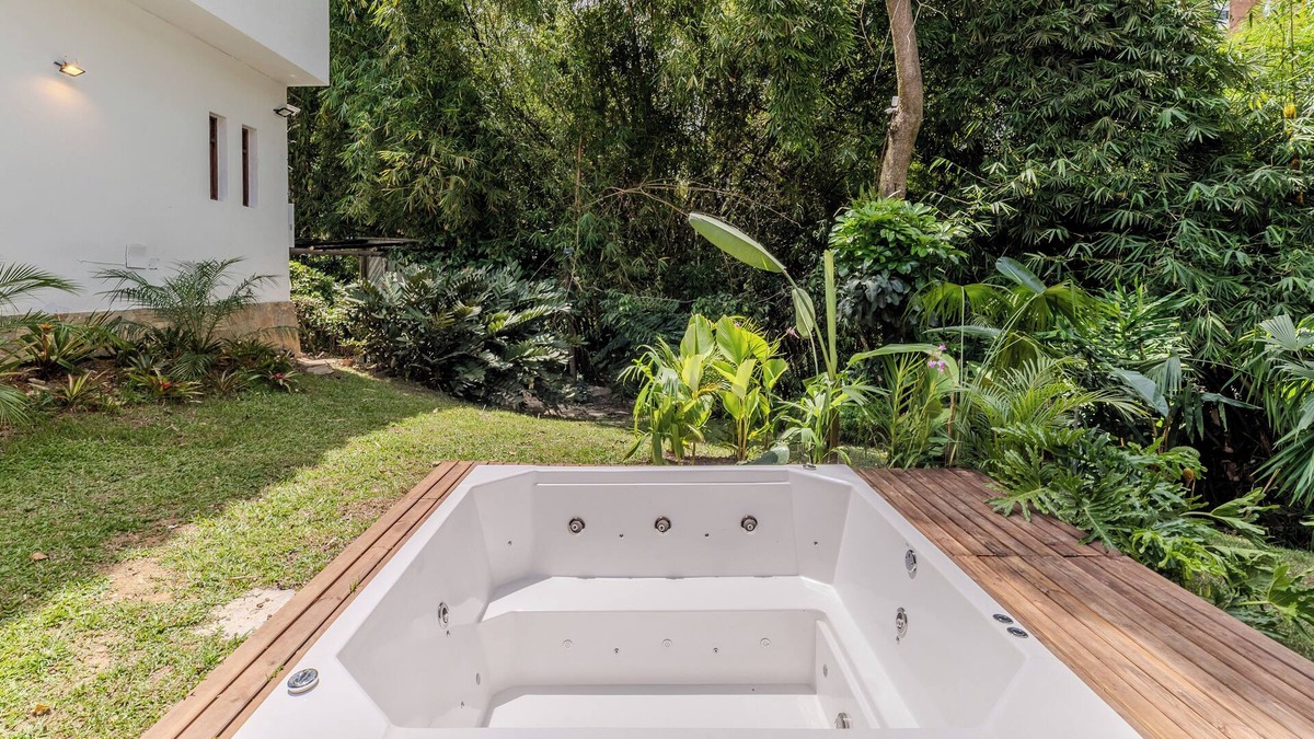 Santa Cruz Apartment | Casa Chipre 65 by Wynwood House