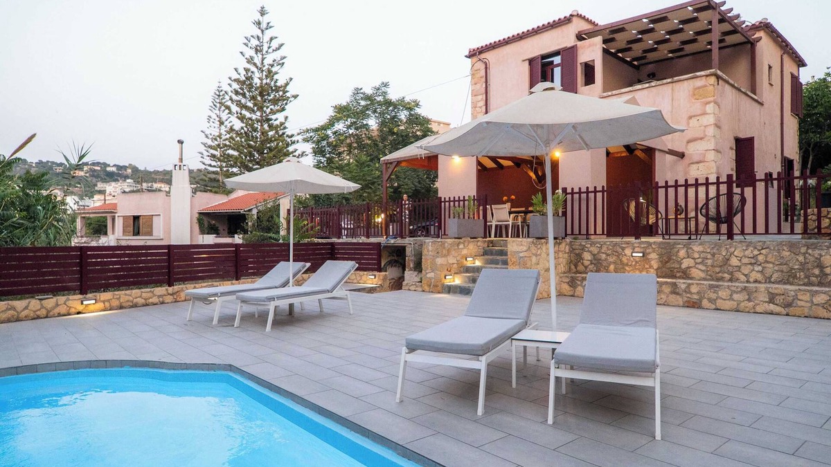Halepa Villa | Casa Chris Summary: C