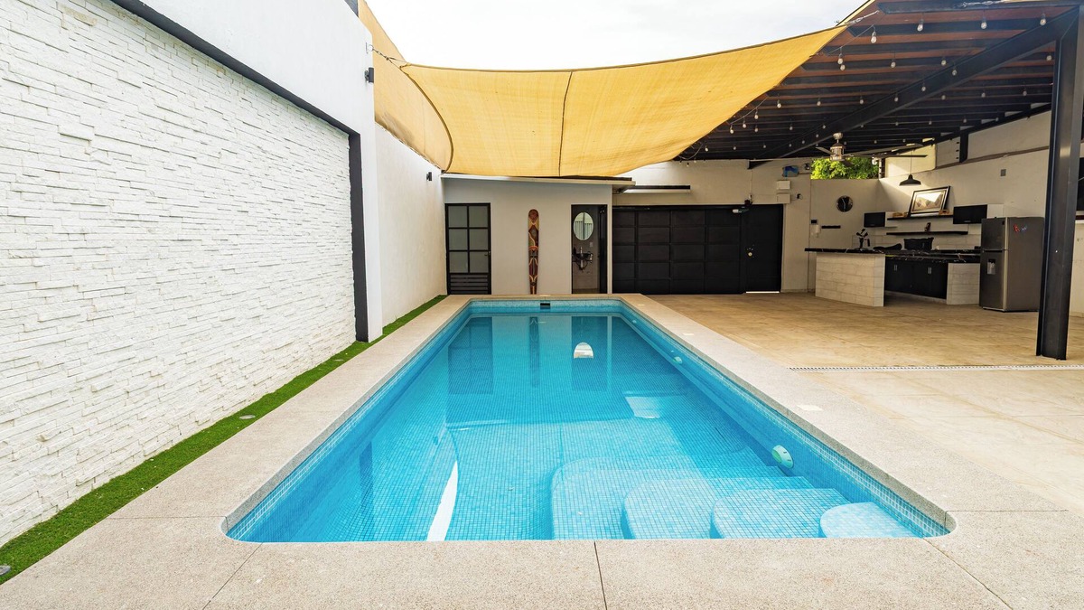 Colima House | Casa Colima 1822 Bed (King Size, Heated Pool)