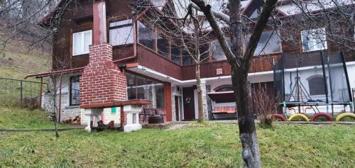 Brezoi Villa | Casa COLT DE RAI