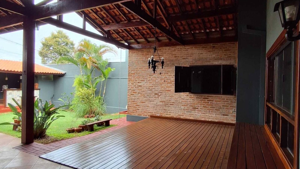 Sao Carlos Other | Casa com ares de campo na cidade. Deck com redes e bancos, jardim e quiosque.