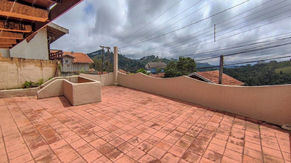 Jardim Andira House | Casa com lareira e Wi-Fi em Campos do Jordão/SP