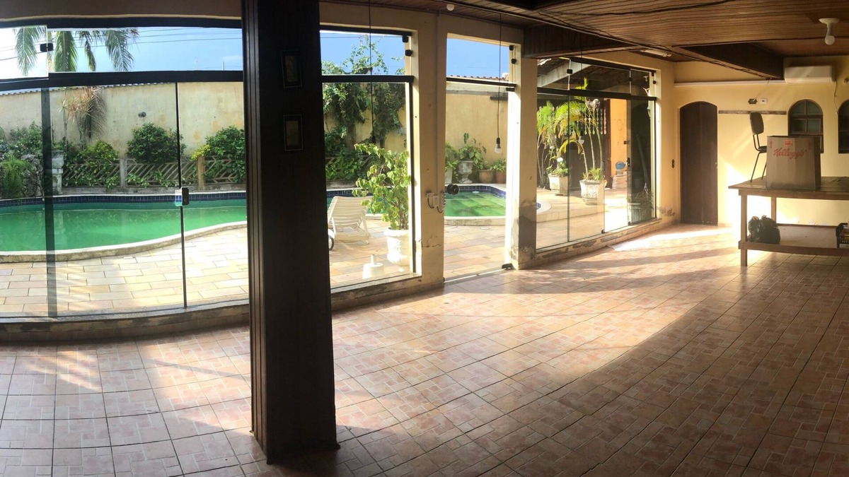 Santa Terezinha House | Casa com Piscina Gigante à 200mts da Praia