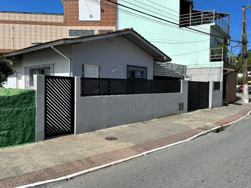 Barra da Lagoa House | Casa com suíte perto da praia