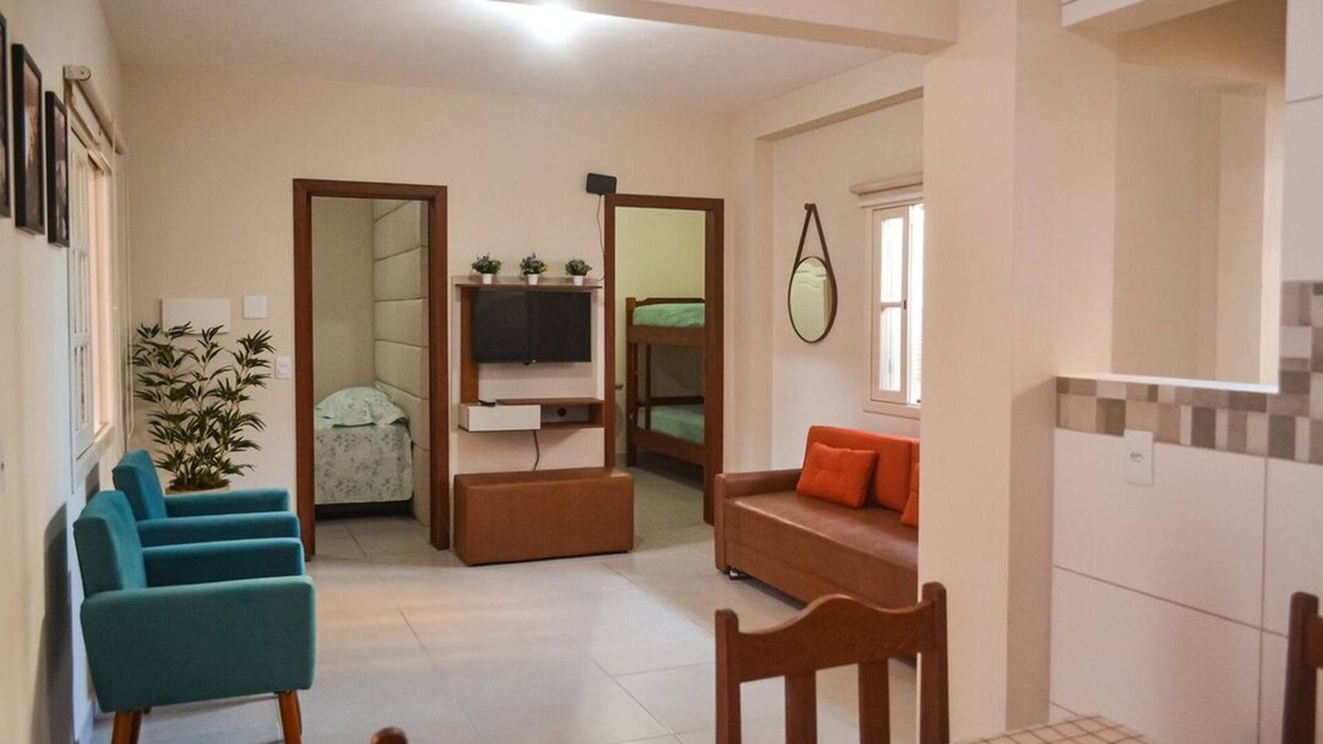 Barreiros House | Casa com Wi-Fi e ótima localização em São José/SC
