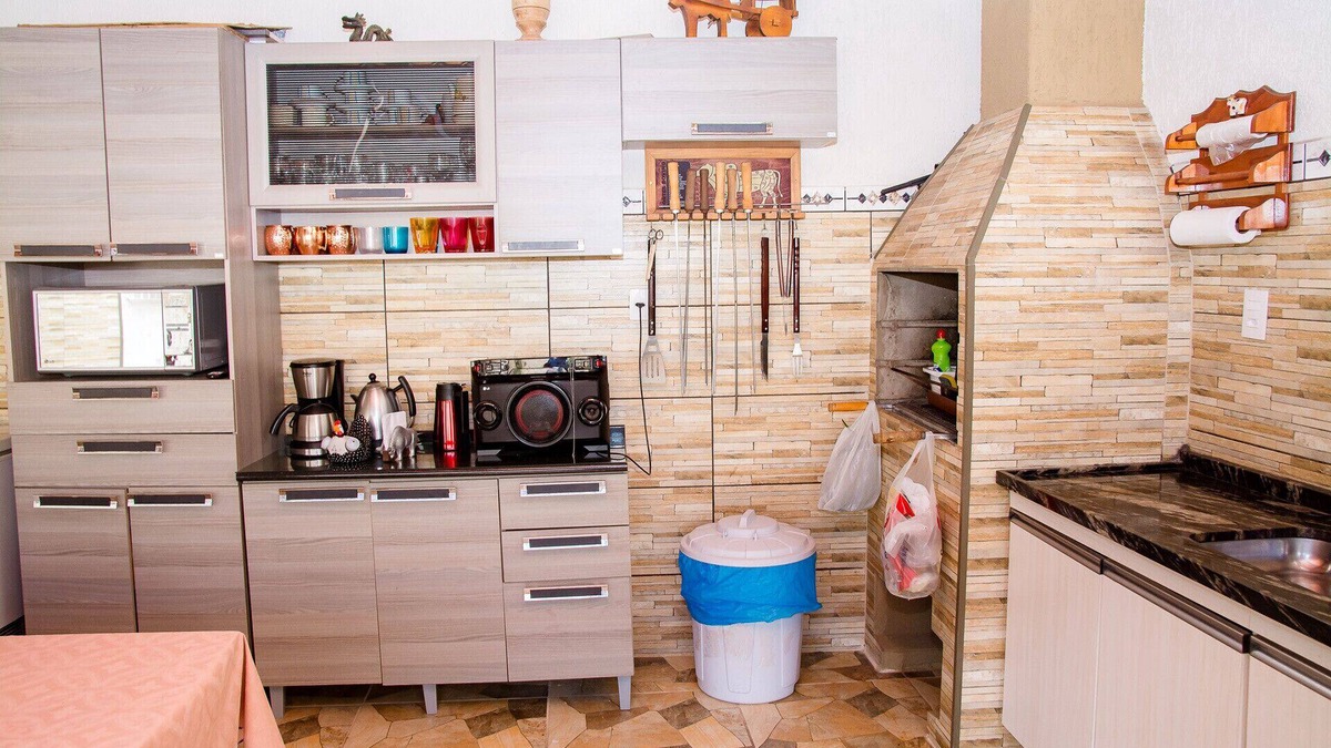 Centro House | Casa com Wifi e piscina no centro de Caraguatatuba