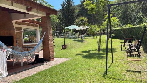 Villa Del Dique House | Casa con jardín, pileta, asador, y vistas al lago en Embalsina