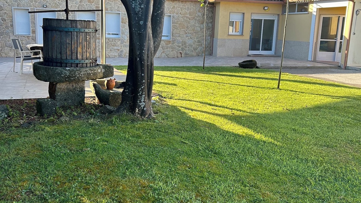 Meano House | Casa con Jardin en el Salnes