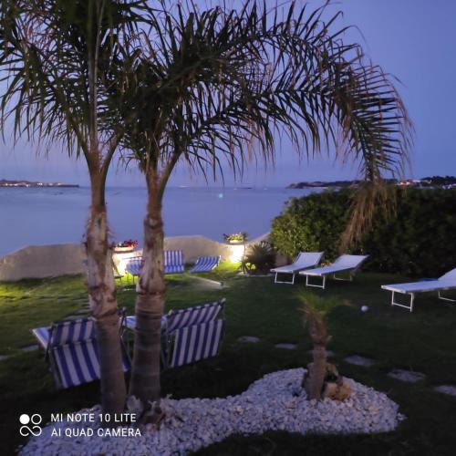 Isola Apartment | Casa con piscina e vista mare dal giardino