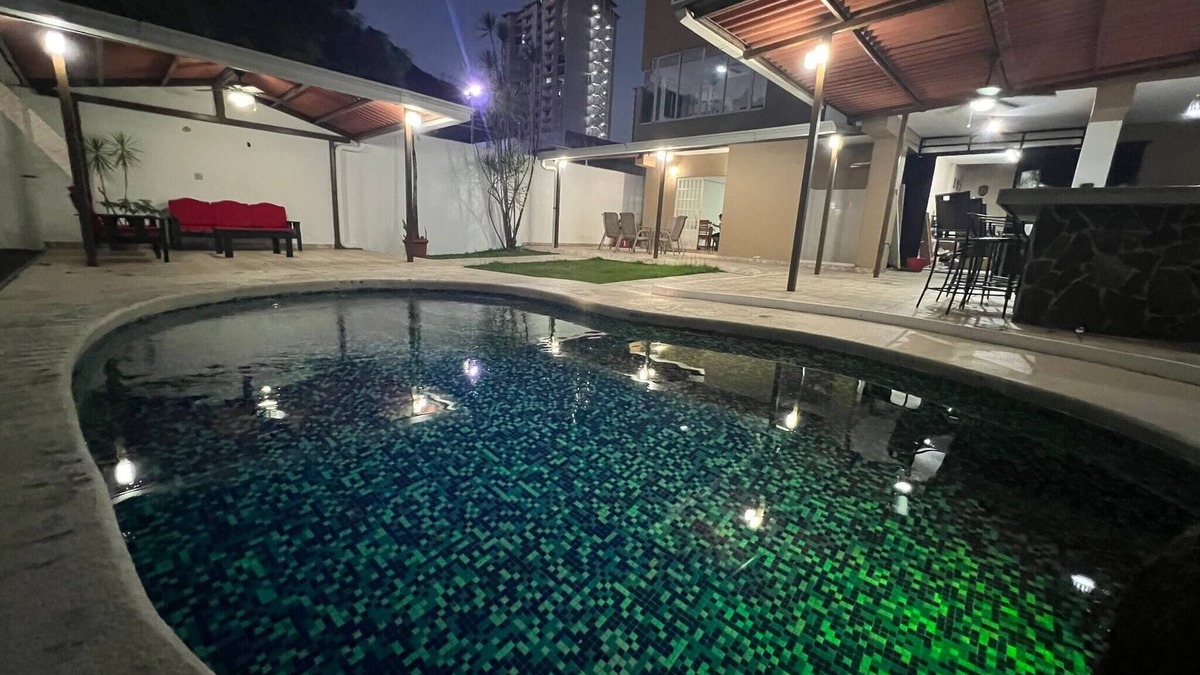 San Miguelito House | Casa con piscina en Limajo