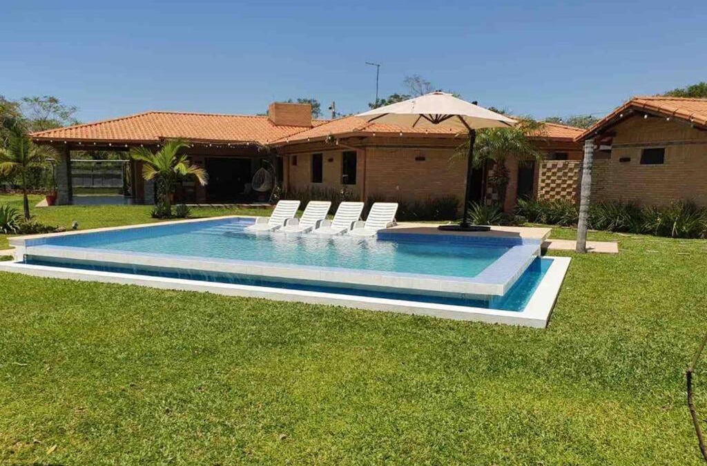San Bernardino House | Casa con Piscina, Quincho, Cancha de Futbol/Volley