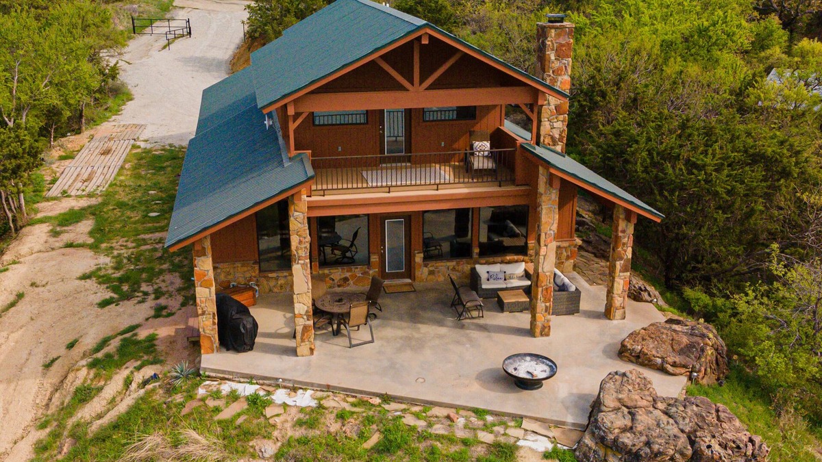 Gordon House | Casa Con Vista . Lake Palo Pinto . NEW . Fully Furnished . Cleaning Fee Included