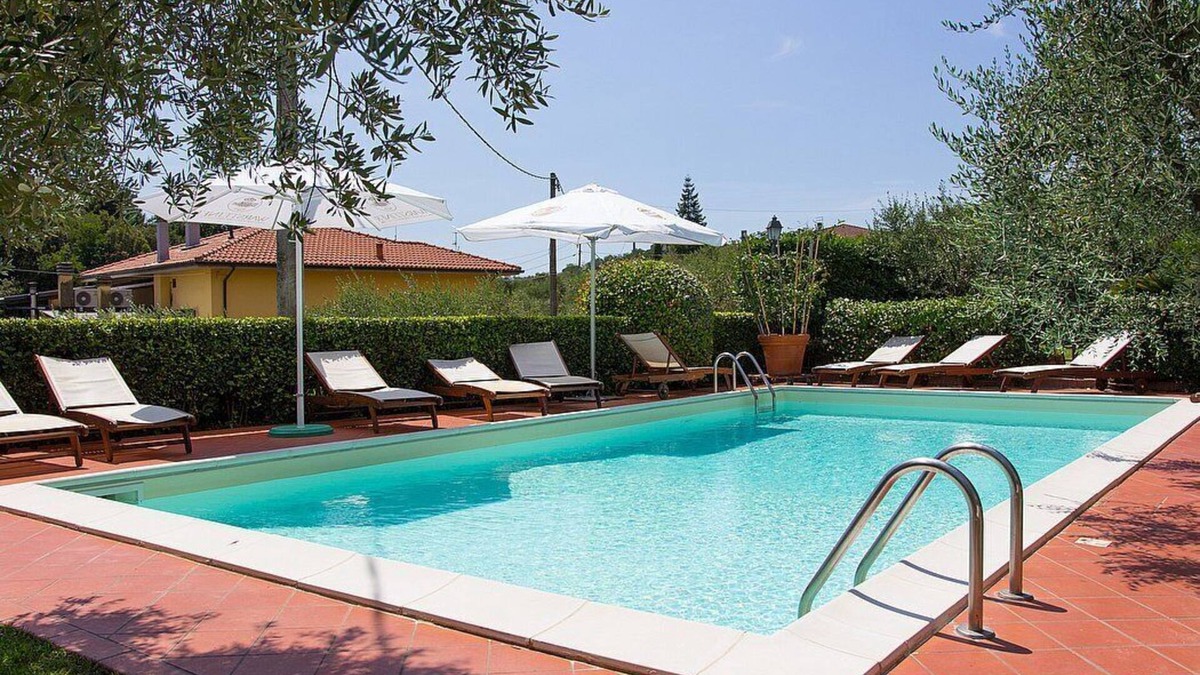 Massa e Cozzile House | Casa Concerto D: A graceful apartment, with Free WI-FI.