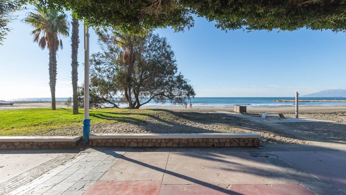 Malaga Ski Chalet | Casa Coral Beach - House In Málaga. Free Wifi