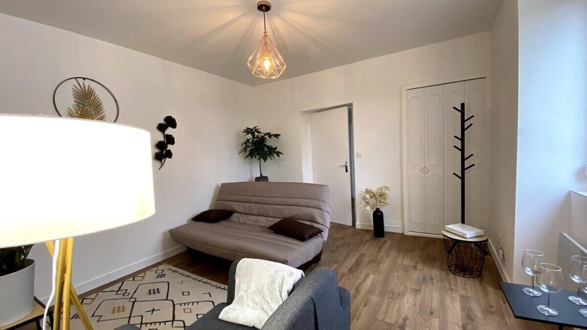 Monplaisir Apartment | Casa Cosy : Spacious T2 - Parking - Quiet