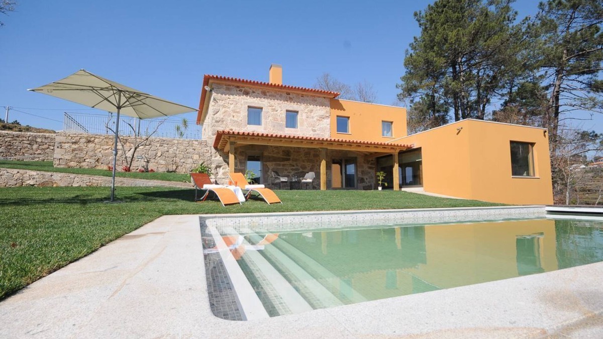 Paredes de Coura Villa | Casa Coura - Five Bedroom Villa, Sleeps 10